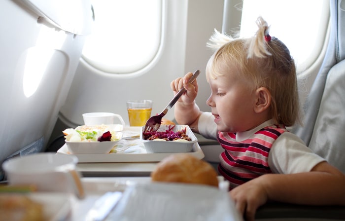 Prendre l'avion avec un bébé ou un enfant.