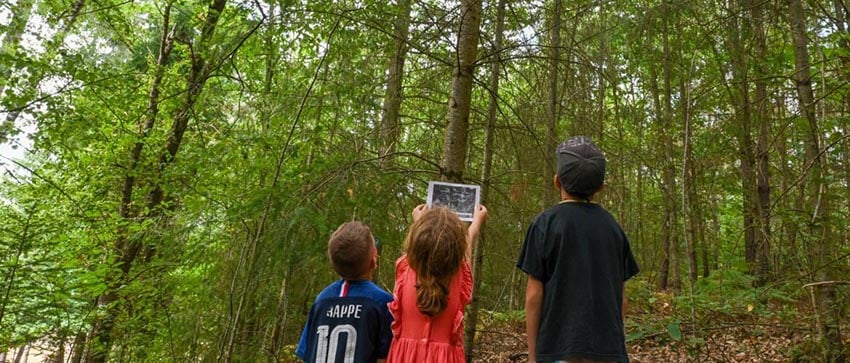 Enfants à l'arche de la nature