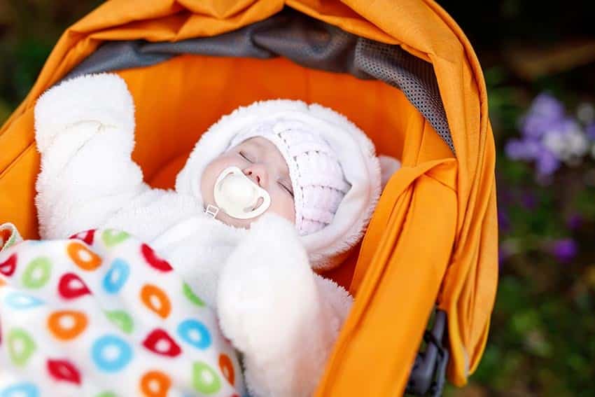 Bébé bien habillé